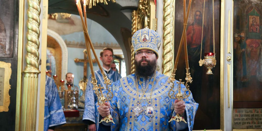 АРХИЕРЕЙСКОЕ БОГОСЛУЖЕНИЕ В ХРАМЕ РИЗОПОЛОЖЕНИЯ ПРЕСВЯТОЙ БОГОРОДИЦЫ В ЛЕОНОВЕ