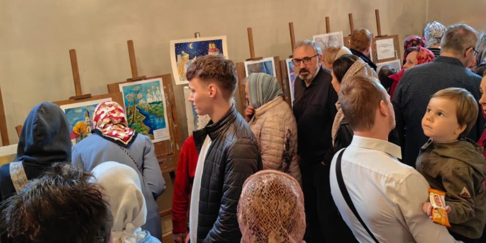 Выставка работ учащихся изостудии храма преподобного Серафима Саровского в Раеве