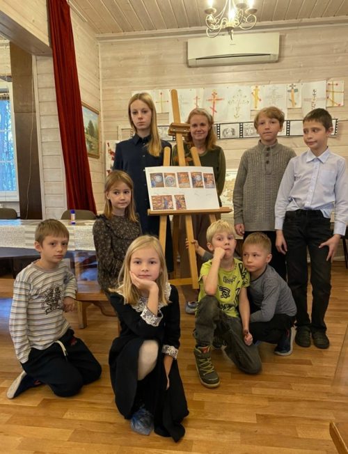 Ученики школы №709 побывали в гостях в храме Успения Пресвятой Богородицы в Архангельском-Тюрикове, посетив открытое занятие воскресной школы и мастер-класс
