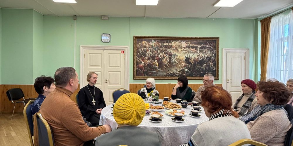 Насыщенная программа проекта «Московское долголетие» при храме Живоначальной Троицы в усадьбе Свиблово