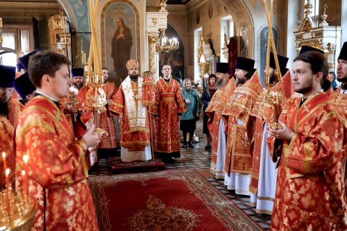 Митрополит Арсений совершил Божественную Литургию в храме Иконы Божией Матери «Нечаянная Радость» в Марьиной Роще