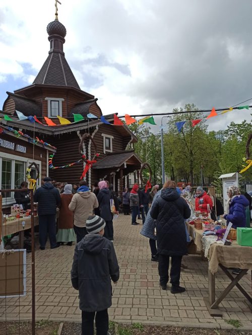 В храме святителя Макария (Невского), митрополита Московского и Коломенского, в Бутырском состоялась Пасхальная благотворительная ярмарка