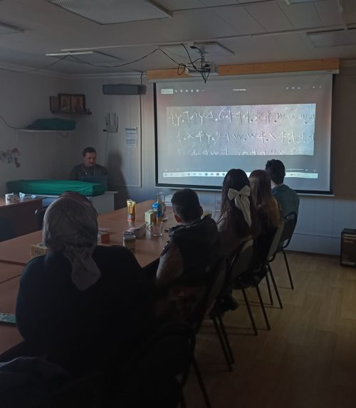 В храме святителя Макария (Невского), митрополита Московского и Коломенского, в Бутырском состоялась лекция для молодёжи, посвященная языкам Библии