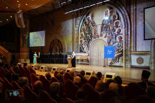 Святейший Патриарх Кирилл встретился с добровольцами проекта «Общее дело. Возрождение деревянных храмов Севера». Встречу посетил архиепископ Егорьевский Матфей