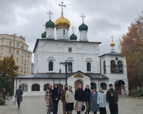Молодежь храма святителя Макария (Невского) побывала в Сретенском монастыре