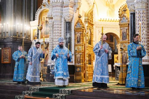 Архиепископ Егорьевский Матфей сослужил Святейшему Патриарху Кириллу на утрени с чтением акафиста Пресвятой Богородице в Храме Христа Спасителя