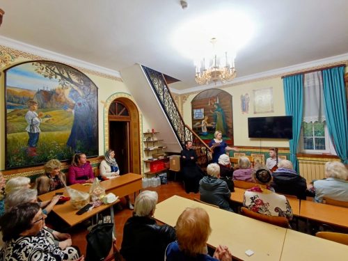 Музыкальный вечер-лекция в рамках программы «Московское долголетие» прошел в храме святых мучеников Адриана и Наталии в Бабушки