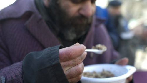 Храм иконы Божией Матери «Неопалимая Купина» в Отрадном организует кормление бездомных каждый четверг