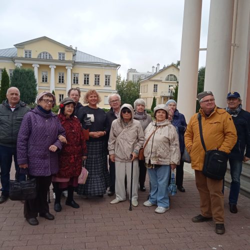 Экскурсия для ветеранов войны и труда, тружеников тыла и людям с инвалидностью I-II группы в усадьбе Свиблово