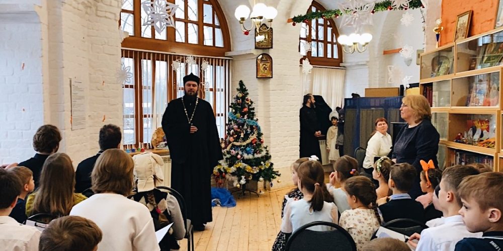 Детский Рождественский праздник в храме Тихвинской иконы Божией Матери в Алексеевском