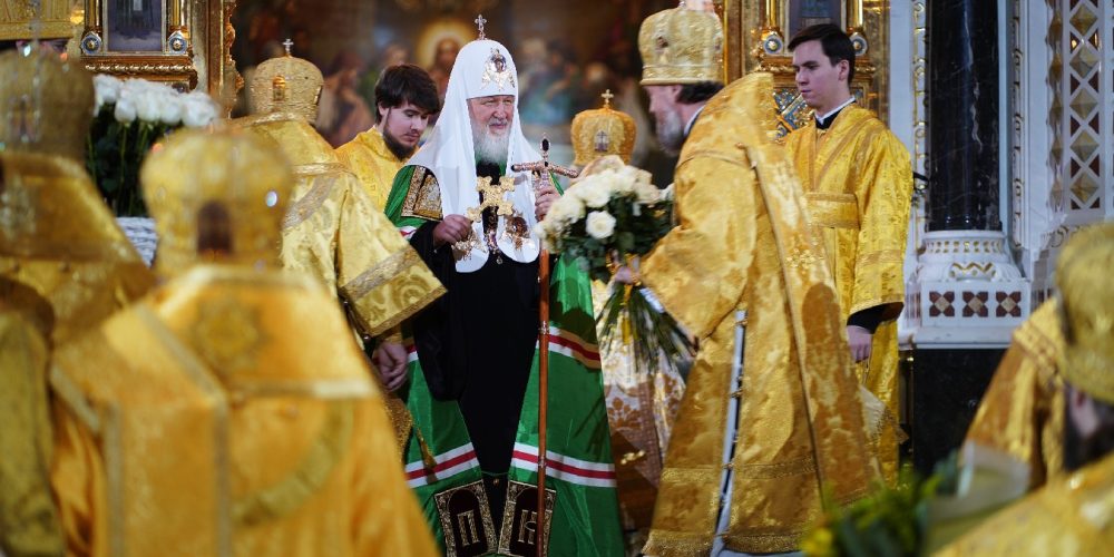 Вечером в праздник Рождества Христова архиепископ Егорьевский Матфей сослужил Святейшему Патриарху Кириллу в Храме Христа Спасителя