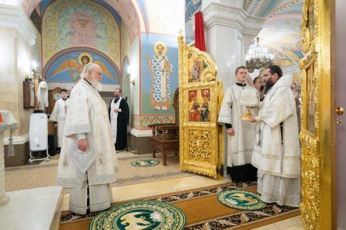 В Крещенский сочельник архиепископ Егорьевский Матфей сослужил Святейшему Патриарху Кириллу в Храме Христа Спасителя