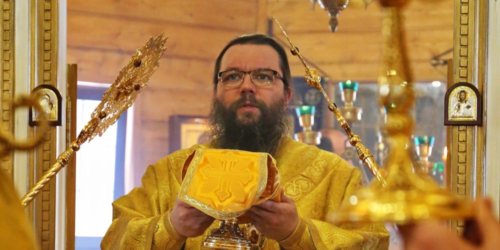 Архиепископ Егорьевский Матфей совершил Божественную литургию в престольный праздник храма святой блаженной Ксении Петербургской на березовой аллее