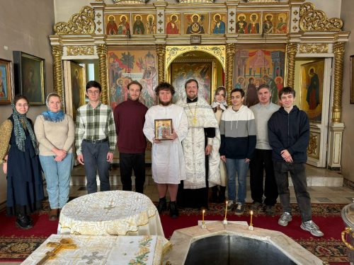 Участник молодежного кружка храма святых равноапостольных Кирилла и Мефодия в Ростокино принял Святое Крещение