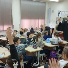 Клирик Ростокинского храма провел школьные уроки по предмету ОРКСЭ в школе №1499