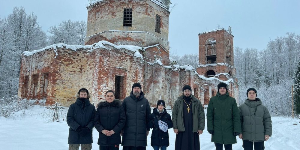 Молодежь храмов святых мучеников Адриана и Наталии в Бабушкине и святителя Макария (Невского) в Бутырском совершили автопаломничество