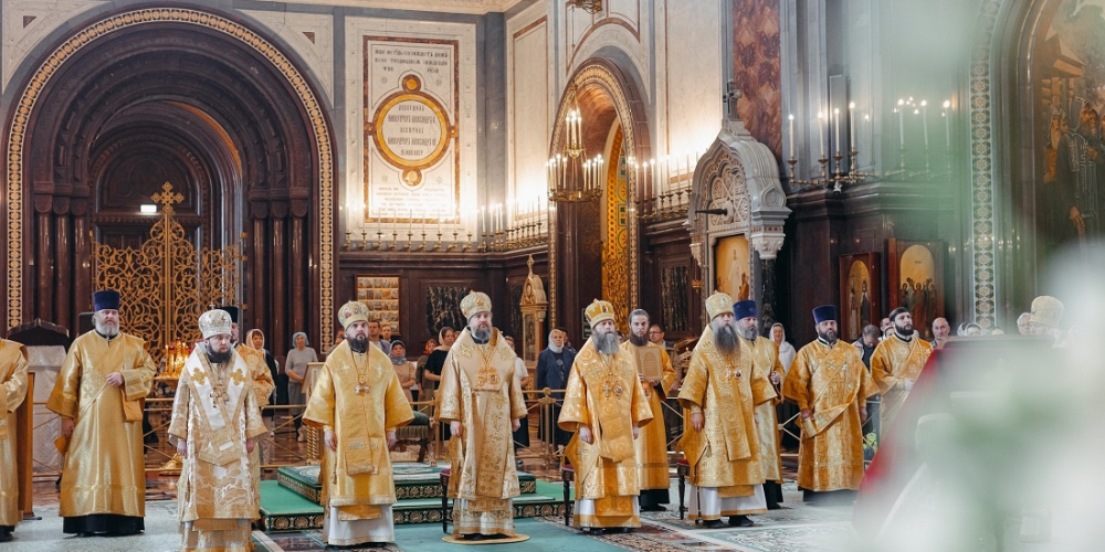 В Неделю 7-ю по Пасхе митрополит Арсений сослужил за Литургией в Храме Христа Спасителя