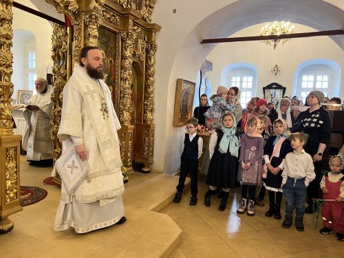 В Лазареву субботу митрополит Арсений совершил Божественную литургию в храме Живоначальной Троицы в Усадьбе Свиблово