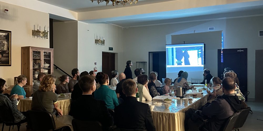 В храме иконы Божией Матери «Неопалимая Купина» в Отрадном состоялся показ фильма «Оружие Правды»