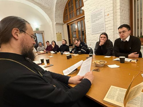 Семинар для молодежи в храме Тихвинской иконы Божией Матери в Алексеевском