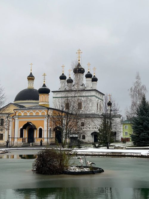 Молодежь храма Казанской иконы Божией матери в Лосиноостровской организовала для прихожан паломническую поездку в Вознесенскую Давидову пустынь