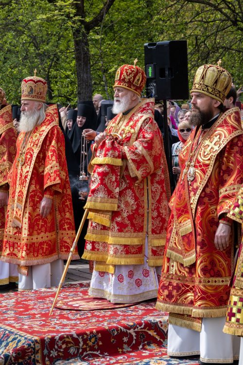 В праздник Собора новомучеников, в Бутове пострадавших, митрополит Арсений сослужил за Литургией на Бутовском полигоне