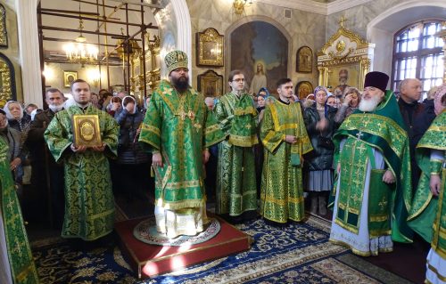 В праздник Входа Господня в Иерусалим архиепископ Егорьевский Матфей возглавил Литургию в храме Рождества Пресвятой Богородицы во Владыкино