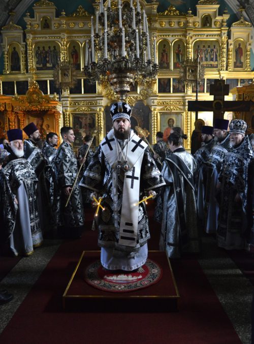 Митрополит Арсений совершил Литургию Преждеосвященных Даров в храме Рождества Пресвятой Богородицы во Владыкине