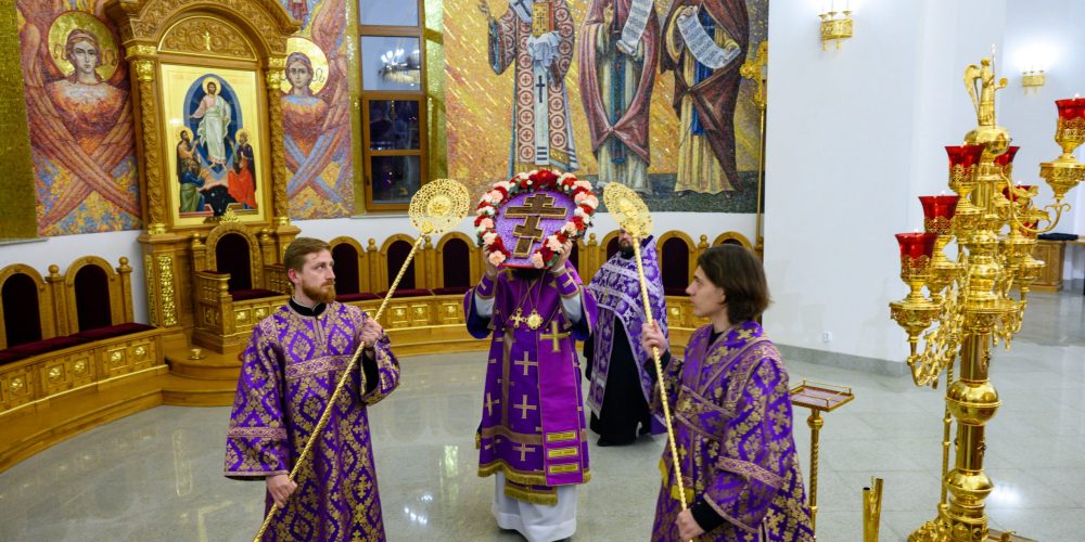 Накануне праздника Крестовоздвижения митрополит Арсений совершил всенощное бдение в храме Успения Пресвятой Богородицы в Останкино