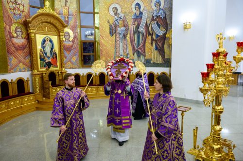 Накануне праздника Крестовоздвижения митрополит Арсений совершил всенощное бдение в храме Успения Пресвятой Богородицы в Останкино