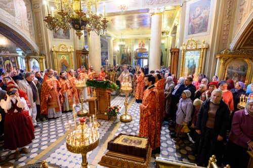 В день престольного праздника митрополит Арсений сослужил за Божественной литургией в храме святых мучениц Веры, Надежды, Любови и матери их Софии на Миусском кладбище