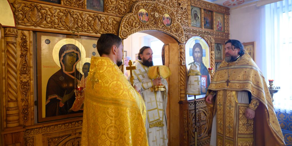 Митрополит Арсений совершил Литургию в домовом храме во имя преподобномученицы великой княгини Елисаветы при ГБУ «НПРЦ» в Алтуфьево