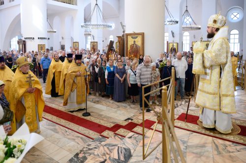 Митрополит Арсений совершил Литургию в храме Собора Московских святых в Бибиреве