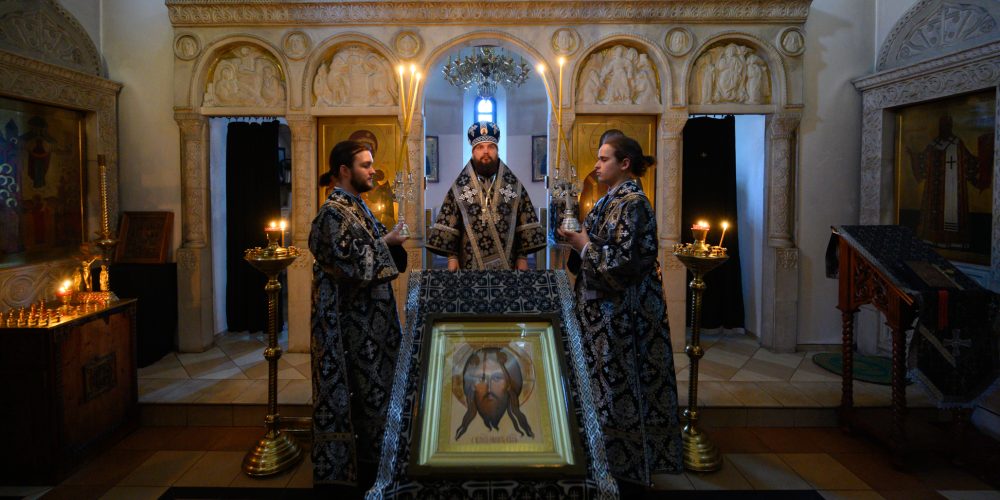 В Четверток Великого канона митрополит Арсений совершил Литургию Преждеосвященных Даров в храме священномученика Владимира, митрополита Киевского, в Свиблово