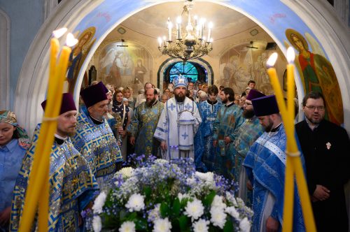 Митрополит Арсений совершил Литургию в в день престольного праздника храма Положения Ризы Пресвятой Богородицы во Влахерне, что в Леонове