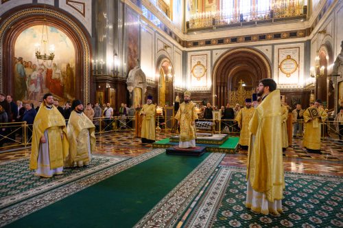 Митрополит Арсений совершил Божественную литургию в Кафедральном соборном Храме Христа Спасителя