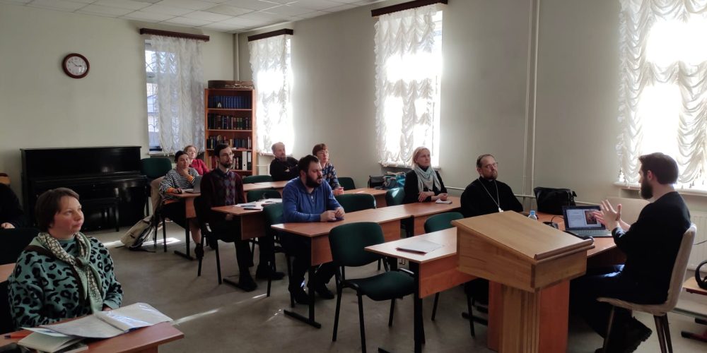 Инструктаж комиссий научно-исследовательской культурологической олимпиады в храме Покрова Пресвятой Богородицы в Медведкове