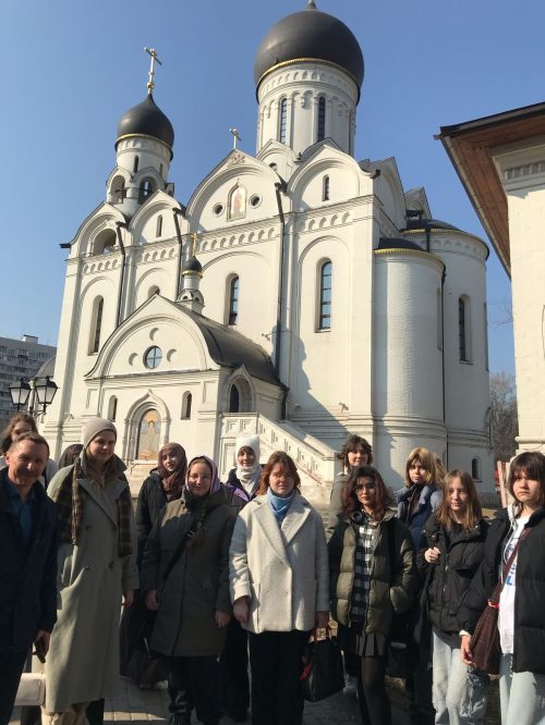 Студенты 1 курса ГБПОУ 1-ый МОК посетили храм и мастерские храма преподобного Серафима Саровского в Раево