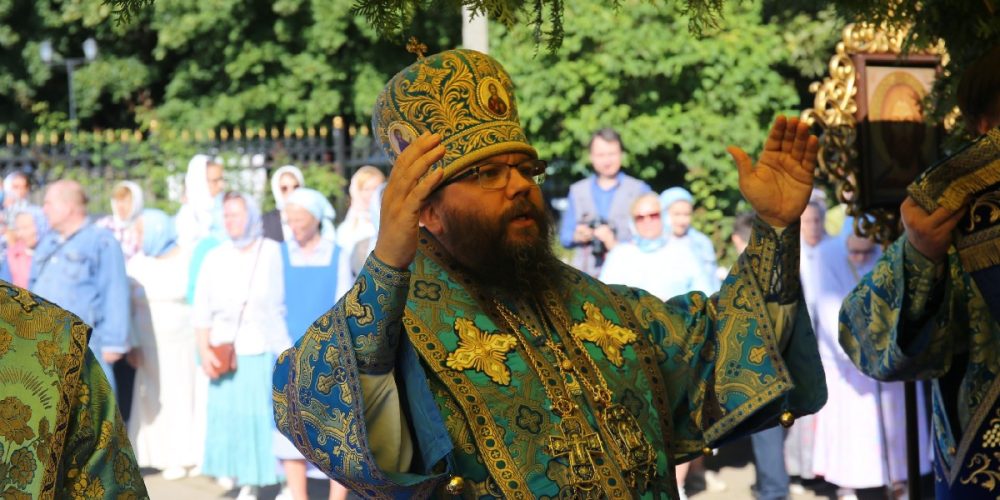 Престольный праздник молитвенно отметили в храме Успения Божией Матери в Архангельском-Тюрикове