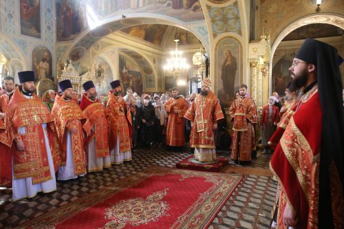 Архиепископ Егорьевский Матфей возглавил престольный праздник в храме иконы Божией Матери «Нечаянная Радость» в Марьиной роще