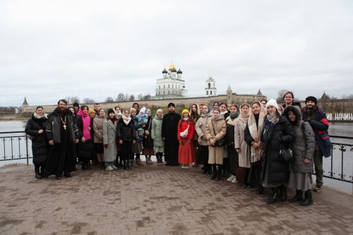 Молодежь Северо-Востоного викариатства совершила паломничество на Псковскую землю