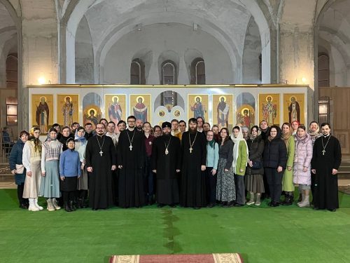 Молодежь храмов Северного, Северо-Восточного и Юго-Восточного викариатств поздравила архиепископа Егорьевского Матфея с днем памяти его Небесного покровителя