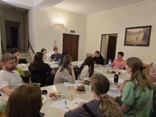 В храме иконы Божией Матери «Неопалимая Купина» в Отрадном прошла встреча по финграмотности