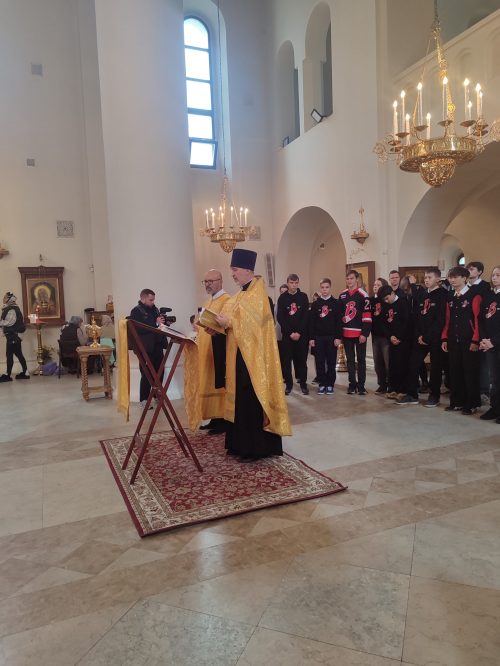 Свое восьмилетие отметила детская хоккейная команда «Вихрь» храма преподобного Серафима Саровского в Раеве