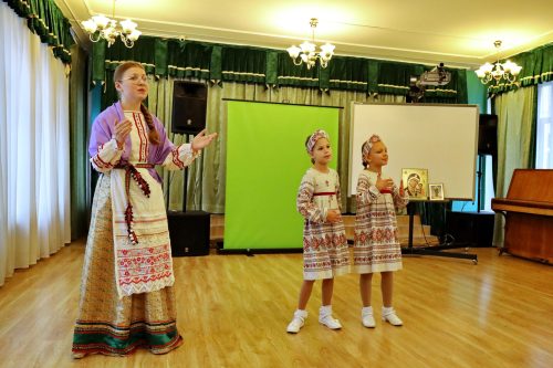 Волонтеры храма Живоначальной Троицы в усадьбе Свиблово посетили детей в Центра содействия семейному воспитанию «Алые паруса»