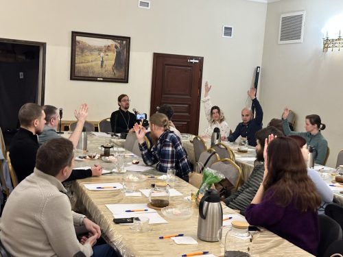 При храме иконы Божией Матери «Неопалимая Купина» в Отрадном прошел очередной семинар в рамках цикла просветительских молодежных встреч по самопознанию и искусству отношений