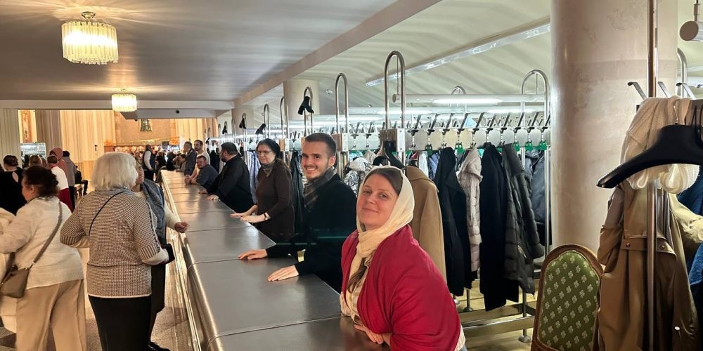 Молодежь храма Иконы Божией Матери «Живоносный источник» в Бибиреве потрудилась на показе фильмов в Храме Христа Спасителя