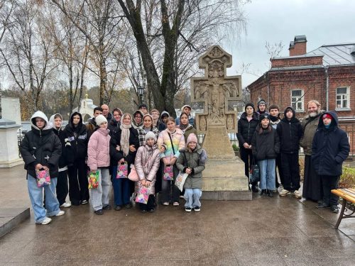 Воспитанники (ЦССВ) «Алые паруса» вместе с клириком храма Живоначальной Троицы в Останкино посетили Хотьковский Покровский женский монастырь