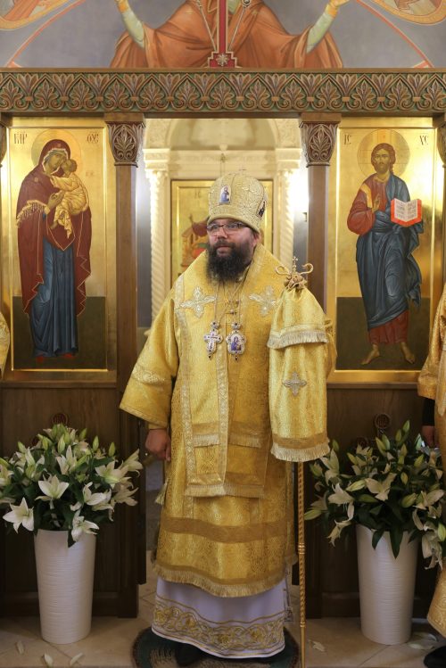 Архиепископ Егорьевский Матфей совершил Литургию в храме святителя Василия Великого на ВДНХ