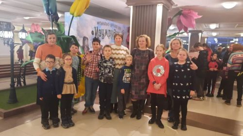 Воспитанники воскресной школы храма иконы Божией Матери «Живоносный Источник» в Бибиреве посетили спектакль «Путешествие в Рождество»